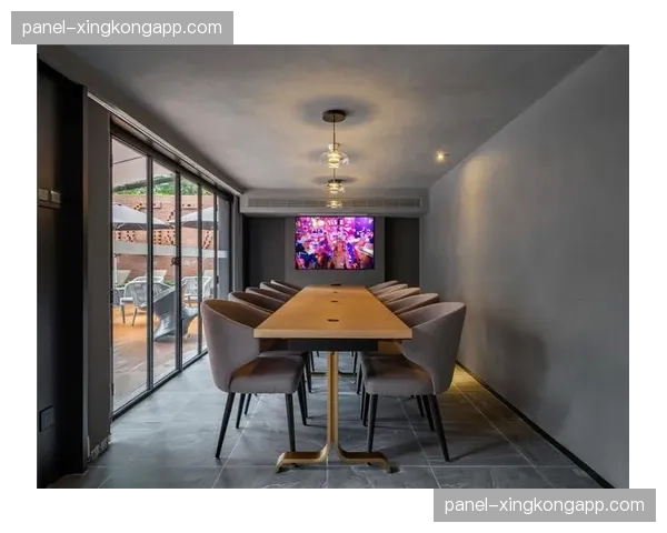 共享制作空间模式在此时期萌芽，允许不同版权方在同一场地协同作业